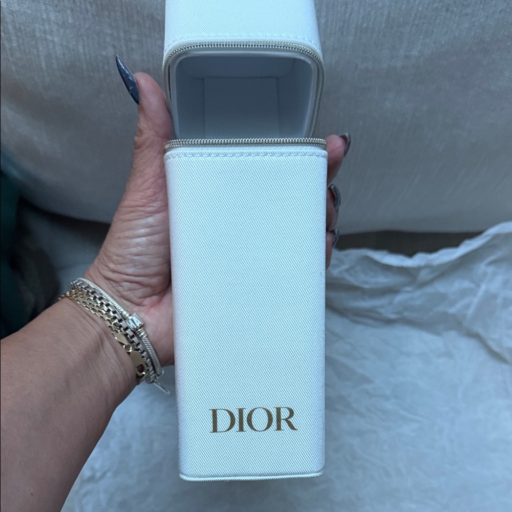 Dior White Luxury Holder - Picture 6 of 6